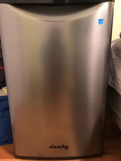 MINI RÉFRIGÉRATEUR DANBY 4.4 Cubit Feet  EN STAINLESS STEEL, View more