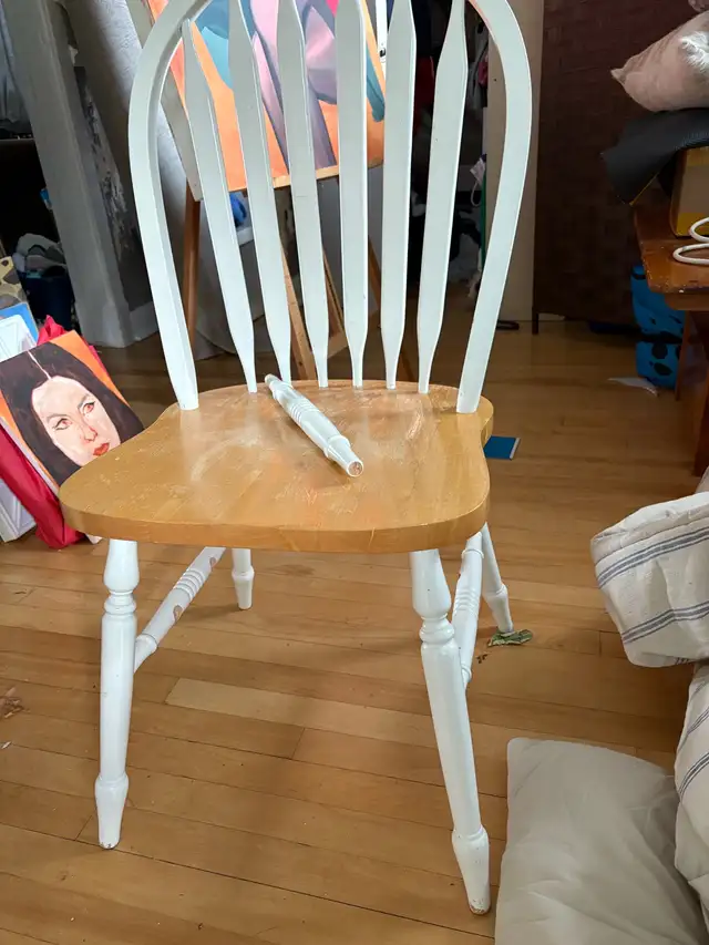 Table + 4 Chairs in Dining Tables & Sets in City of Halifax - Image 5