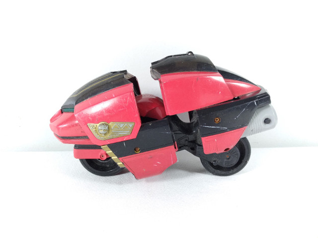 1999 Saban's Power Rangers Lost Galaxy Red Capsular Cycle in Arts & Collectibles in Moncton - Image 2