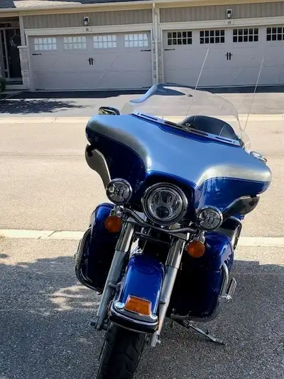 This bike is in excellent condition. Features include: Vance and Hines chrome exhaust system (Monste...