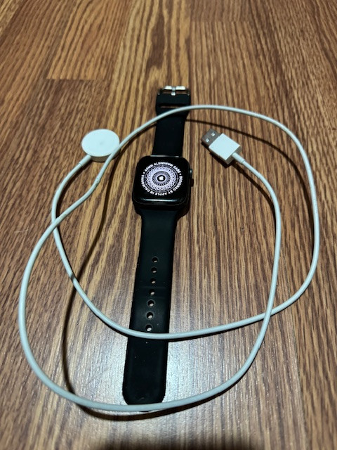 Apple watch in Jewellery & Watches in Mississauga / Peel Region