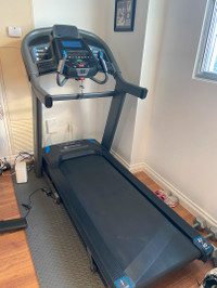 HORIZON 7.4 AT TREADMILL