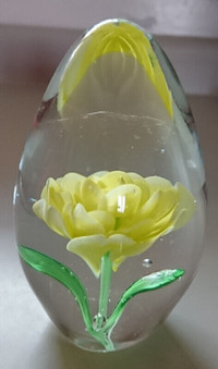 Exquisite Vintage Yellow Crimp Rose Glass Paperweight Art