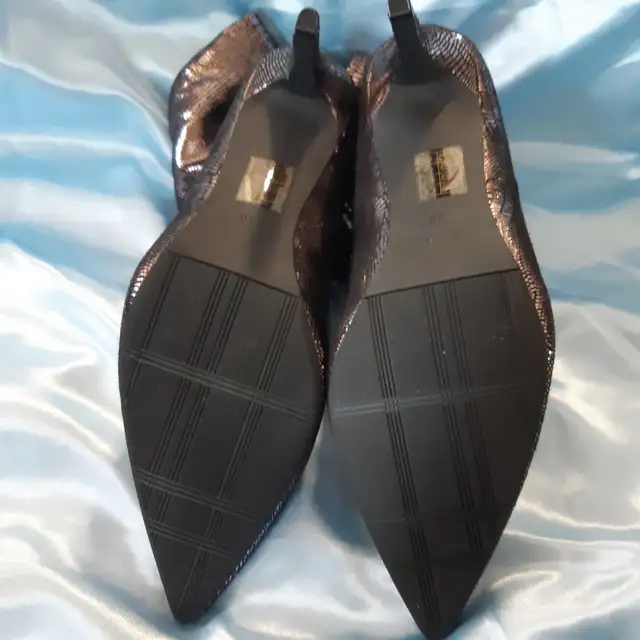 NEW never worn women’s size high heel booties / shoes Size 39 in Women's - Shoes in Peterborough - Image 5