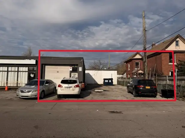 Warehouse Space with Outdoor Parking in Commercial & Office Space for Rent in City of Toronto - Image 2