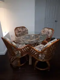 Ensemble table et 4 chaises