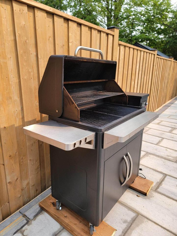 Traeger Silverton 810 Smoker Pellet Grill in BBQs & Outdoor Cooking in Kitchener / Waterloo - Image 2