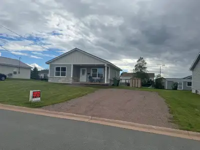 House with 2 bedrooms and 1 bath in a quiet neighborhood near schools.