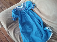 Robe pour petite fille faite à la main à vendre