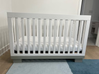 Baby crib & mattress 