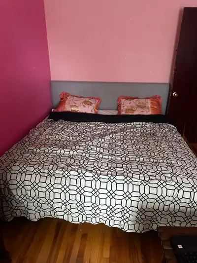 Lit King avec matelas, View more