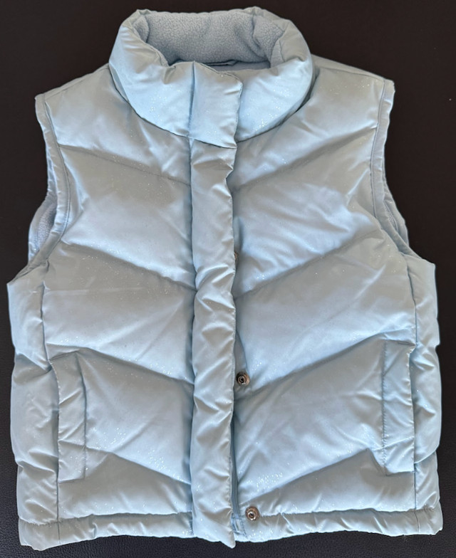 New Gap Kids Puffer Vest Size 4 Sparkly Vest in Clothing - 4T in Edmonton