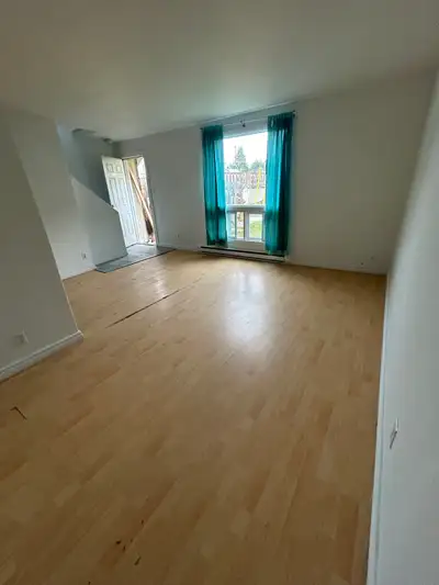 3 bedroom townhouse in Elliot lake $1,250 per month plus water & hydro water is $93 per month, in ad...
