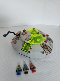 Lego System UFO (6975) - ALIEN AVENGER 3 figs flying saucer