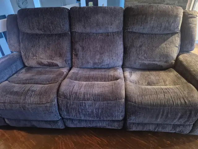 Meuble/canape 3 trois places acheter aout 2025 chez Brick in Couches & Futons in City of Montréal - Image 3