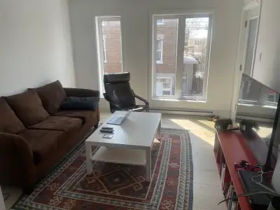Reprise de bail – Colocation (Saint-Sauveur, Québec) 650 $/mois tout compris sauf l’Hydro Une chambr...