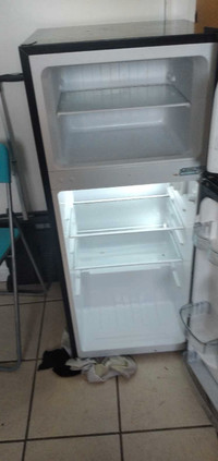 Mini fridge freezer