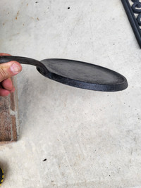 Vintage cast iron griddle 9,5 inches round