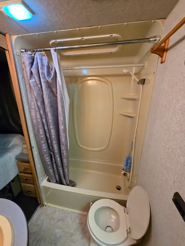1996 34ft A class motorhome Vectra Winnabego in RVs & Motorhomes in Nanaimo - Image 7