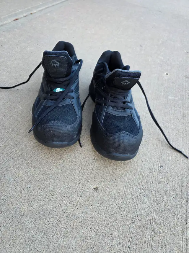 Wolverine Safety Shoes w/ Steel Toe for Men in Men's Shoes in Strathcona County - Image 4