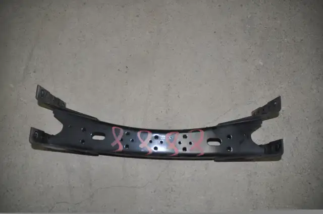 Freightliner camion truck nouveau new crossmember in Other in Victoriaville - Image 3