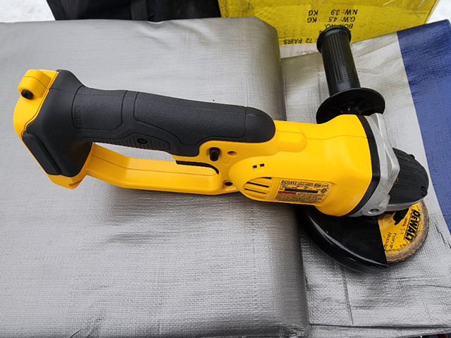 DEWALT 20V MAX Lithium-Ion Cordless 4-1/2-Inch To 5-Inch Grinder in Power Tools in Windsor Region