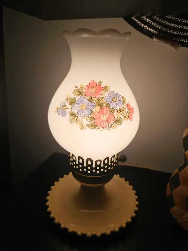 old fashioned lamp in Indoor Lighting & Fans in Winnipeg - Image 2