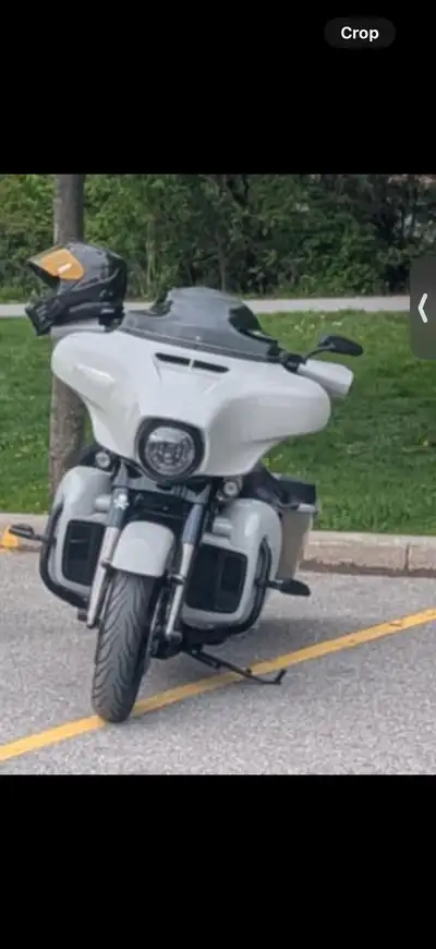 2020 Harley Davidson Streetglide CVO in Sand Dune. I am the first and only owner since new. 41000kms...