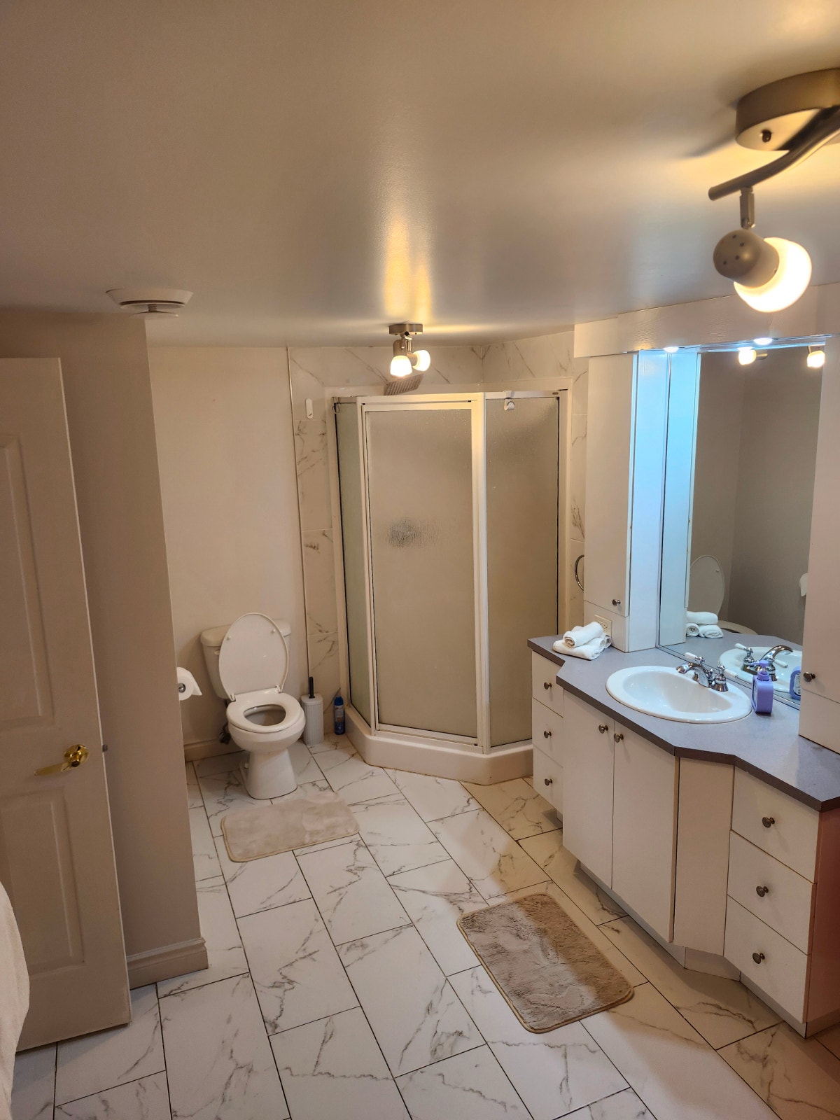 BEAU CONDO 4 1/2 A VENDRE PRÈS DE TOUT LES SERVICES!! — photo 2