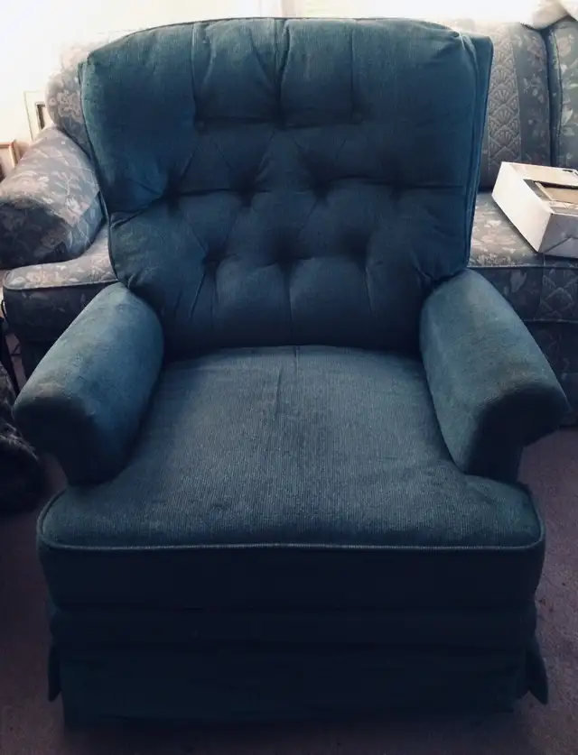 Recliner in Chairs & Recliners in Kingston - Image 2