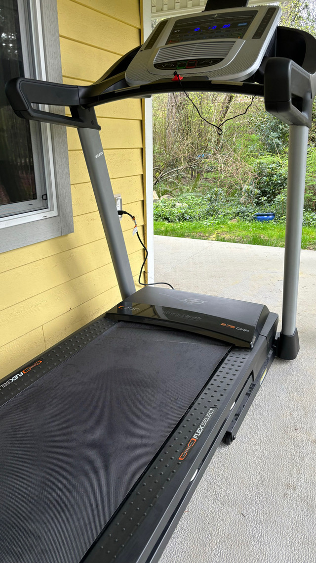 Treadmill, Nordictrack C700, As New in Exercise Equipment in Comox / Courtenay / Cumberland - Image 2