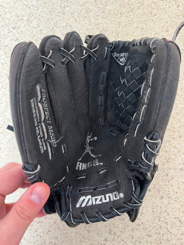 Mizuno Baseball Glove - 11” LHT in Baseball & Softball in Red Deer - Image 2
