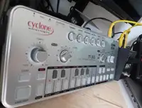 Cyclone Bass Bot Ty-303 v2