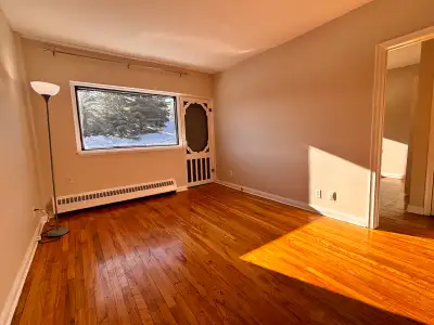 1BR Apartment with Elevator for Rent in Sudbury – Minutes to Downtown with Excellent Transit Access....