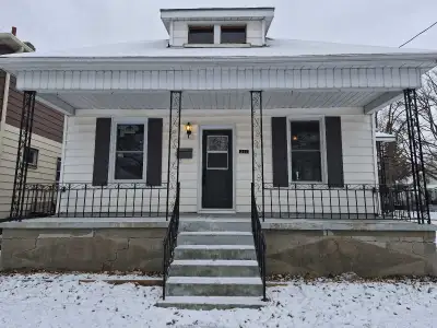 Well maintained 2 Bedroom home available in Sarnia's South End - PE McGibbon school district. Availa...