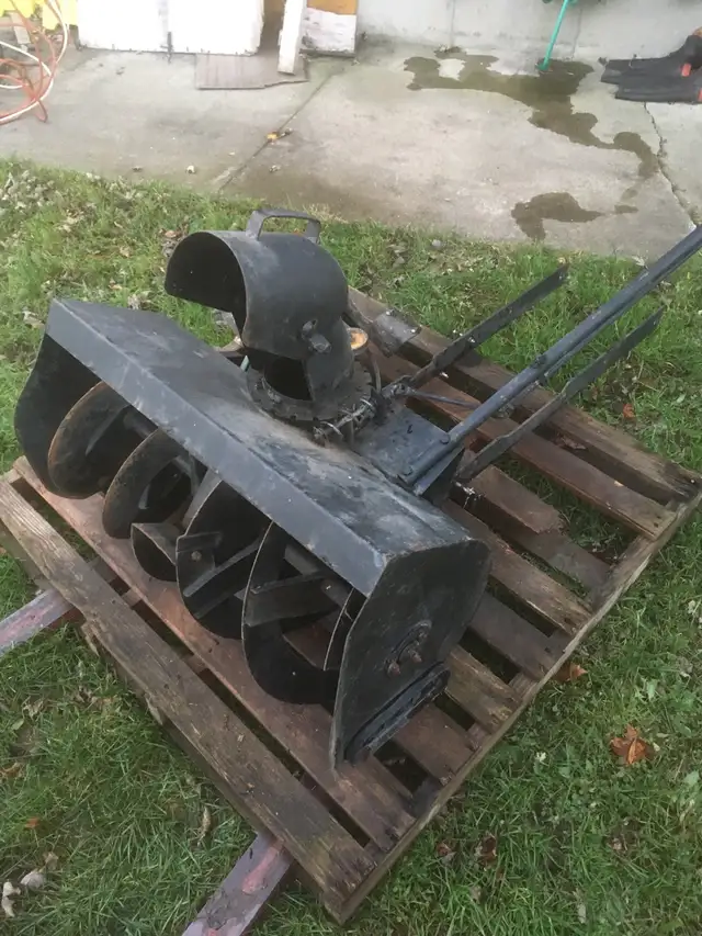 souffleuse tracteur in Lawnmowers & Leaf Blowers in West Island - Image 2