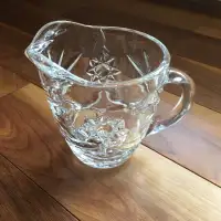 Star of David pattern pressed glass Creamer - cremier en verre
