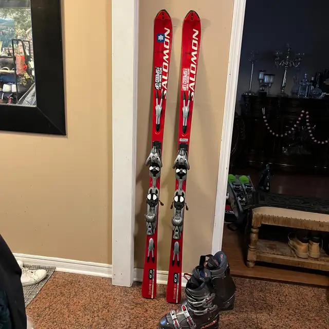 167 Salomon ski with boots  in Ski in Markham / York Region - Image 2