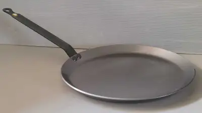 Made in France de Buyers Mineral B Carbon Steel Crepe/ Tortilla Pan 9.75 inches diameter