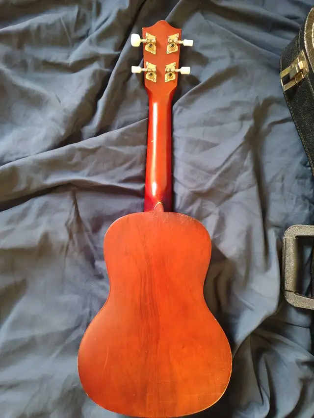 "Pure Hawaiian" Ukulele561546499154268162