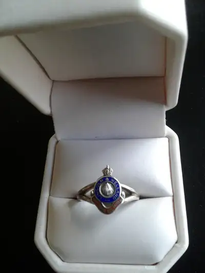 BIRKS Lincoln & Welland Regiment Military Signet Ring, View more