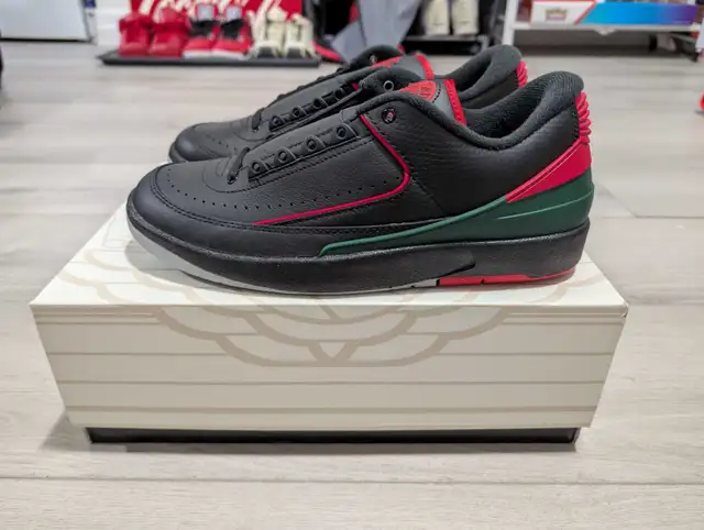 DS Jordan "Christmas" 2 Low - Size 9.5 in Men's Shoes in Mississauga / Peel Region - Image 4