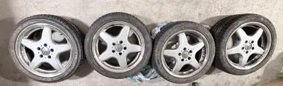 - 17inch alloy wheels off a 08 C350 - Only used during summer - Wheels have no bends or cracks, new...