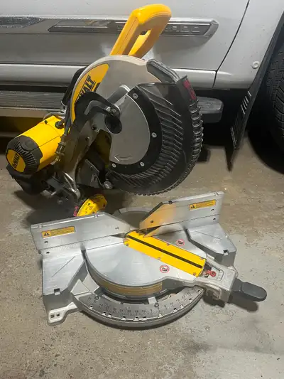 Dewalt DW 716 Double bevel miter saw in good condition!! $225 obo