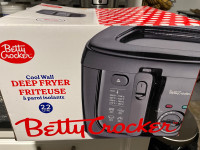 New in box 2.2 L Betty Crocker deep fryer.60.00