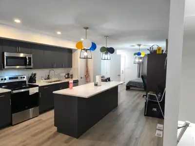 This is a 3-bedroom house with 2.5 bathrooms, a shared kitchen, and common areas. Two rooms are alre...
