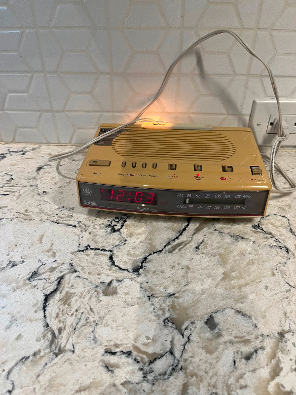Vintage General Electric  Alarm Clock Radio in General Electronics in Mississauga / Peel Region