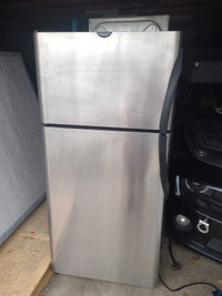 FREE DELIVERY!! Perfectly working Frigidaire. 30" stainless stee