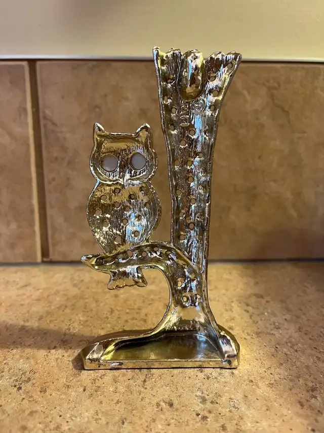 Vintage Googly Eye Owl Earrings Holder 4" Gold Tone in Arts & Collectibles in Calgary - Image 4