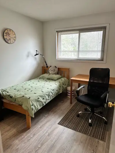 Room for Rent — 5 Min Walk to University of Waterloo! University ave & Westmount Rd North intersecti...